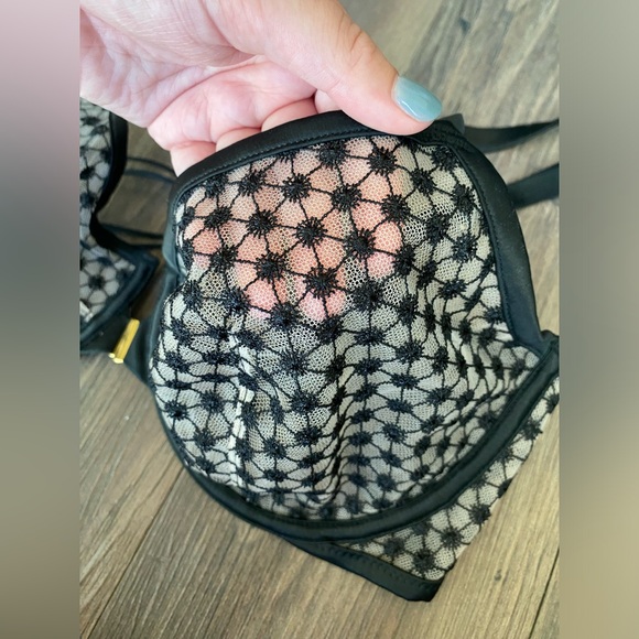 Victoria’s Secret Unlined Front-Clasp Bra - Picture 3 of 12